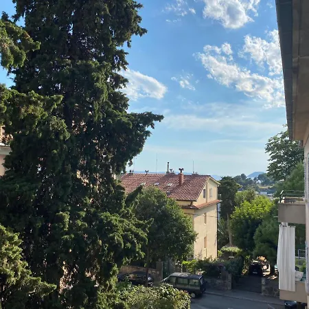 Specious And Newly Decorated At Bacvice Apartment Split