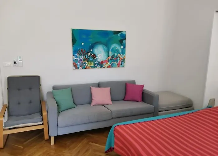 Apartment Specious And Newly Decorated At Bacvice