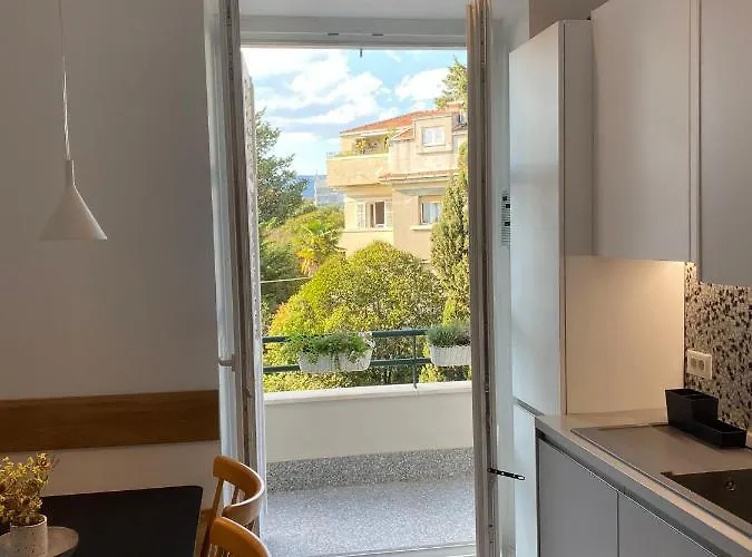 Specious And Newly Decorated At Bacvice Apartment *