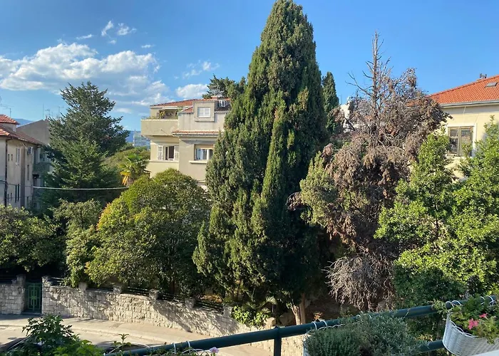 Specious And Newly Decorated At Bacvice Apartment Split