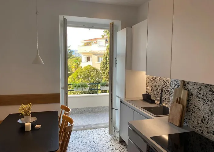 Specious And Newly Decorated At Bacvice Apartment *