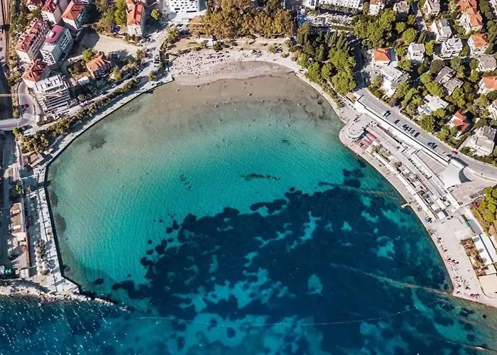 Apartment Specious And Newly Decorated At Bacvice