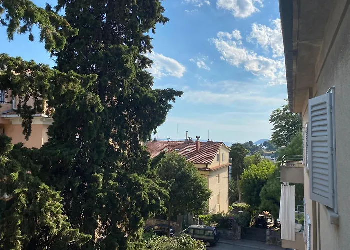 Specious And Newly Decorated At Bacvice Apartment Split