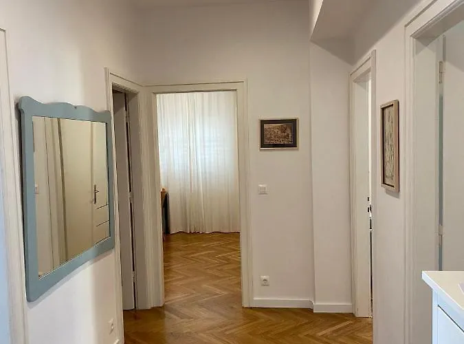 Apartment Specious And Newly Decorated At Bacvice Split