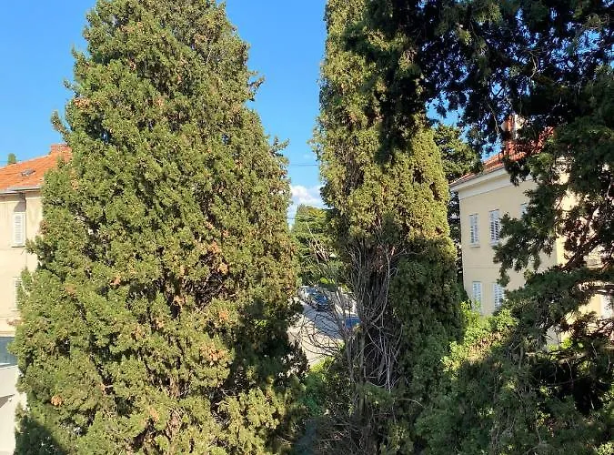 Specious And Newly Decorated At Bacvice Apartment Split