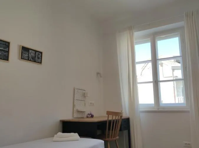 Apartment Specious And Newly Decorated At Bacvice