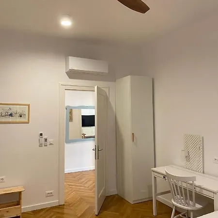 Specious And Newly Decorated At Bacvice *