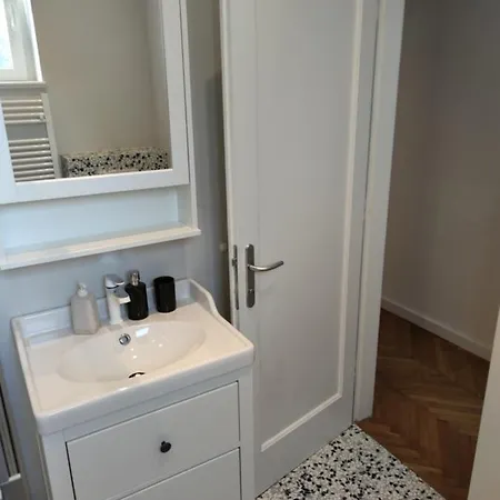 Specious And Newly Decorated At Bacvice