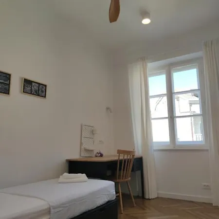 Appartamento Specious And Newly Decorated At Bacvice