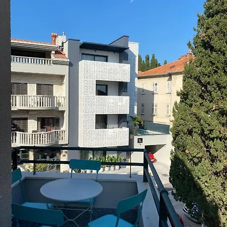 Specious And Newly Decorated At Bacvice * Spalato