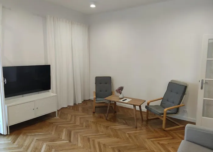 Specious And Newly Decorated At Bacvice Lägenhet *