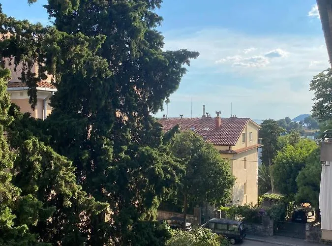 Specious And Newly Decorated At Bacvice