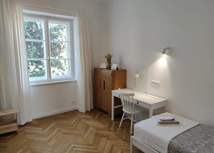 Specious And Newly Decorated At Bacvice *