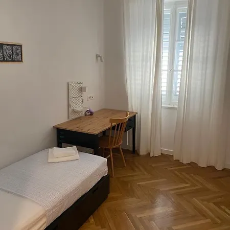 Lägenhet Specious And Newly Decorated At Bacvice