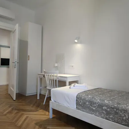 Specious And Newly Decorated At Bacvice Lägenhet *